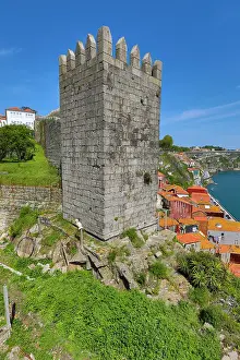 Defences: Tower and city ramparts of the Ferdinand Walls