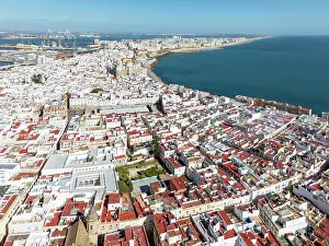 Street: The town of Cádiz with the old quarter in the foreground