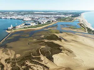 Tide: The town of Isla Cristina adjacent to the Lago de
