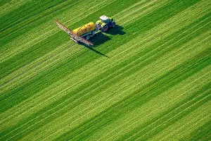 Manuring: Tractor with pesticide sprayer, environmental toxins