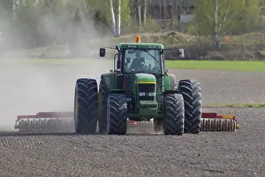 Vaermland: Tractor ploughing a field - spring - Vaermland