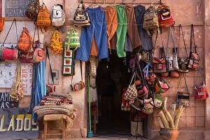 Portal: Traditional Artisan Market - items made by Quechua