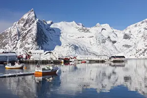 Harbours: Traditional cabins in the idyllic fishing village