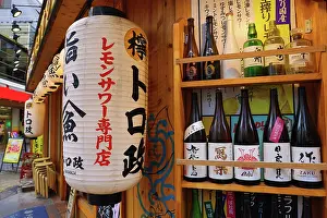 Shinjuku: Traditional lanterns on the Toromasa Restaurant in West Shin