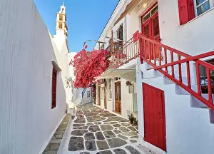 Houses: Traditional narrow streets, beautiful alleyways