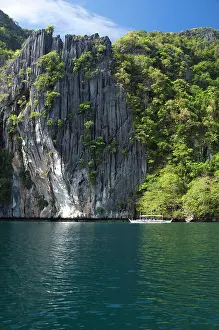 Palawan: A traditional Philippine boat with tourists on-board