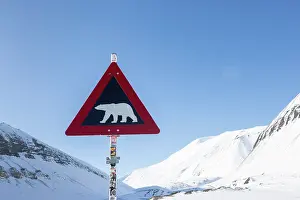 Dangerous: Traffic sign