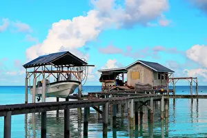 Lifting: transplant with his stilt house and his boat lifting