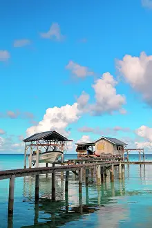 Lifting: transplant with his stilt house and his boat lifting