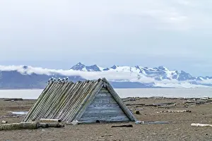 Shelters: Trapper's Hut - Poolepynten on Prinz Karl Forland