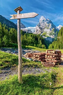 Bern: Trekking signpost in the area around Mount Wellhorn