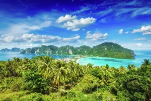 Patterned: Tropical island with resorts wallpaper, Phi-Phi