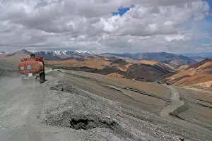 Trucks: Trucks descending from Taglang La (5, 359m pass