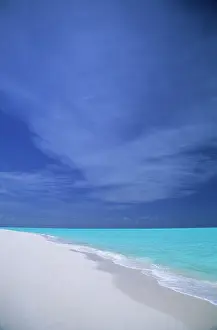 Midway: Turquoise Sea, Blue Sky and White Sand