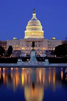 Government: Twilight below the US Capitol Building and