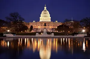 Government: Twilight below the US Capitol building