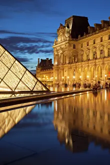 Flag: Twilight in the courtyard of Musee du Louvre