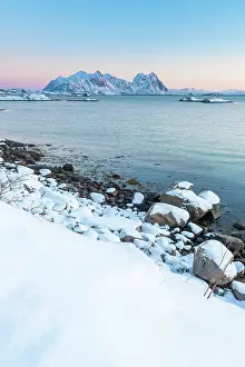Svolvaer: Twilight over the fjords in Svolvaer