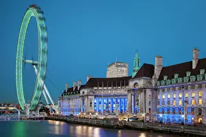 Thames: Twilight at the London Eye along River Thames
