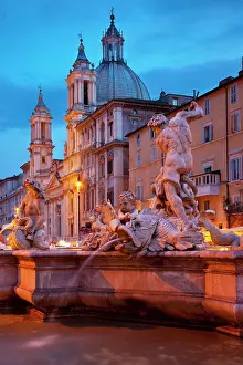 Sant: Twilight in Piazza Navona with the Fountain