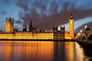 Thames: Twilight over River Thames, the Houses of