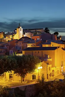 Vaucluse: Twilight over town of Roussillon in the