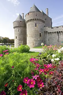 Porte: Twin towers at Porte St Michel