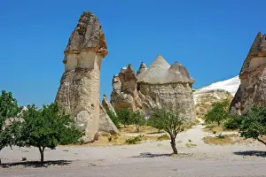 Settlement: Typical and inhabited turkish rock formations in