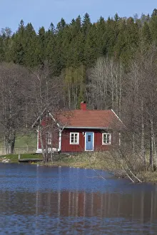 Vaermland: Typical swedish hut at a river - Vaermland, Sweden