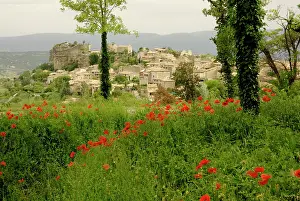 Luberon: Typical village in Luberon area