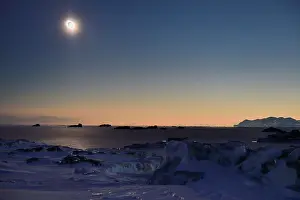 Total: Ultra violet lights on the snow of the ice Agardbukta