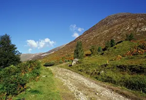 Gravel: United Kingdom, Scotland, Loch Leven. West