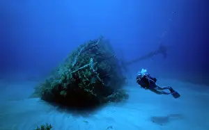 Ships: Unknown shipwreck off the coast of Cuba, Caribbean