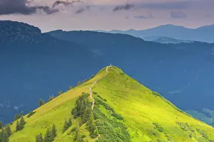 Thunderstorm: Upcoming thunderstorm over Kuhgehrenspitze, 1910m