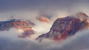O Brien: USA, Arizona, Grand Canyon. Foggy sunrise on canyon