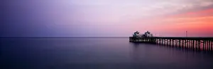 Adnt: USA, California, Malibu, Pier at dusk (Large
