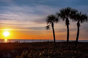 Crescent: USA, Florida, Sarasota, Crescent Beach, Siesta Key, Sunset