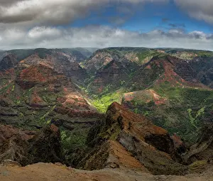 Grand: USA, Kauai, Hawaii. Colorful gorge at Waimea Canyon