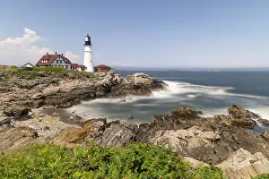 Surf: USA, Maine, Portland. Portland Head Lighthouse