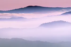 Ridges: USA - mist & dawn clouds covering mountain ridges