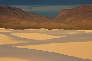 Gypsum: USA, New Mexico, White Sands National Monument