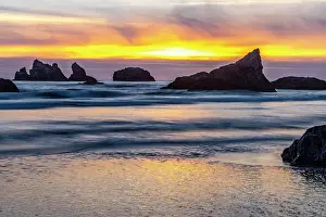 Stack: USA, Oregon, Bandon Beach. Pacific Ocean sea stacks