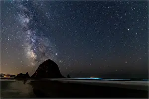 Star: USA, Oregon, Cannon Beach. Haystack Rock with milky
