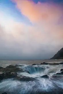 Draining: USA, Oregon, Cape Perpetua and Thor's Well at sunset