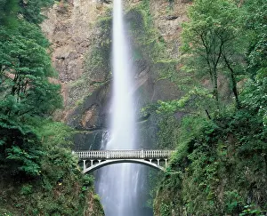 Exposure: USA, Oregon, Columbia River Gorge, Bridge