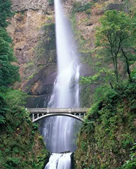 Exposure: USA, Oregon, Columbia River Gorge, Bridge