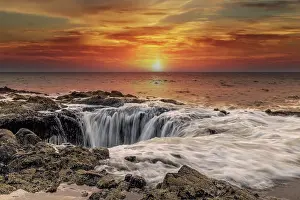 Waves: Usa, Oregon, Yachats. Thor's Well, Waves Crashing