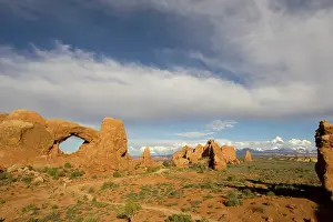Curves: USA - The sandstone rock sculpture of South Window