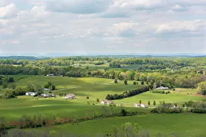 Rolling: USA, Tennessee. Glorious spring landscape rolling