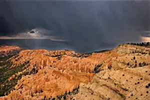 Sandstone: USA, Utah, Bryce Canyon National Park. Sunrise on